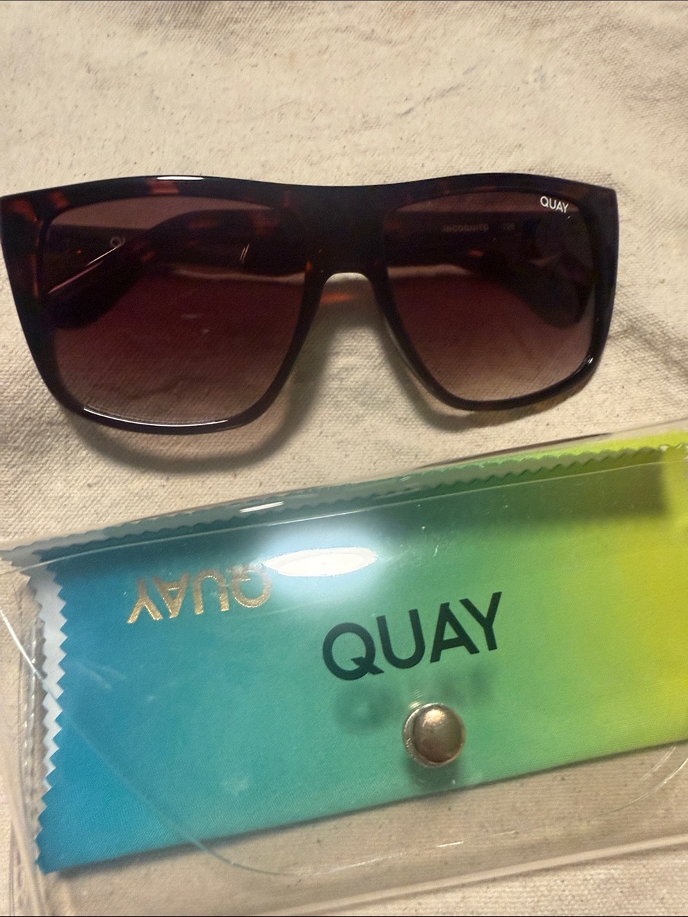 NEW Quay Australia Incognito Tortoise/Bronze Sunglasses Case (Rare)